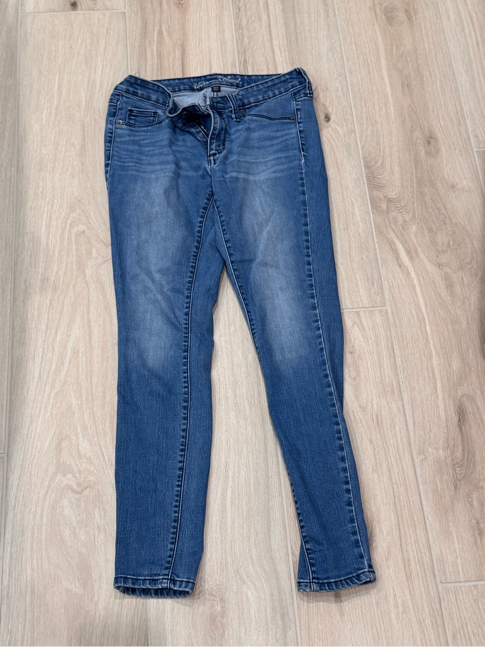 Universal Thread Dark Blue Skinny Mid Rise Jegging